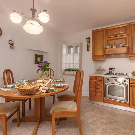 Holiday home Cozy In With Wifi Predoscica