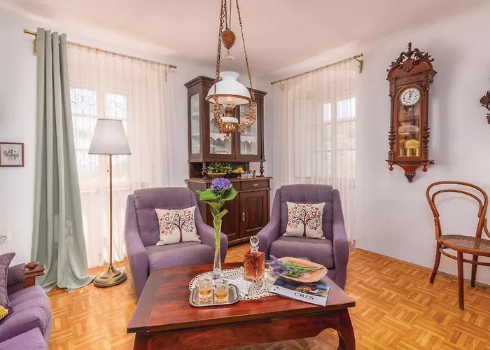 Dom wakacyjny 4 Bedroom Stunning In *