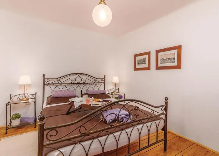 Dom wakacyjny 4 Bedroom Stunning In Predoscica