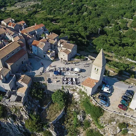 4 Bedroom Stunning In Дом отдыха Predoscica