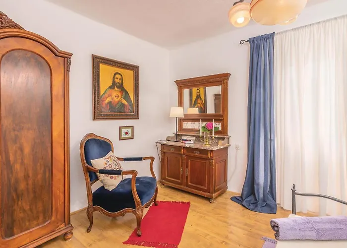 4 Bedroom Stunning In Ferienhaus Predoscica